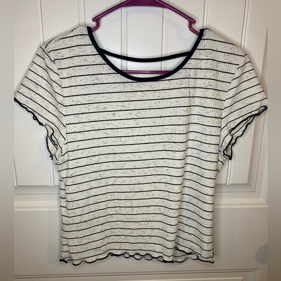 BCBG striped crop top with ruffle detail - Picture 2 of 7